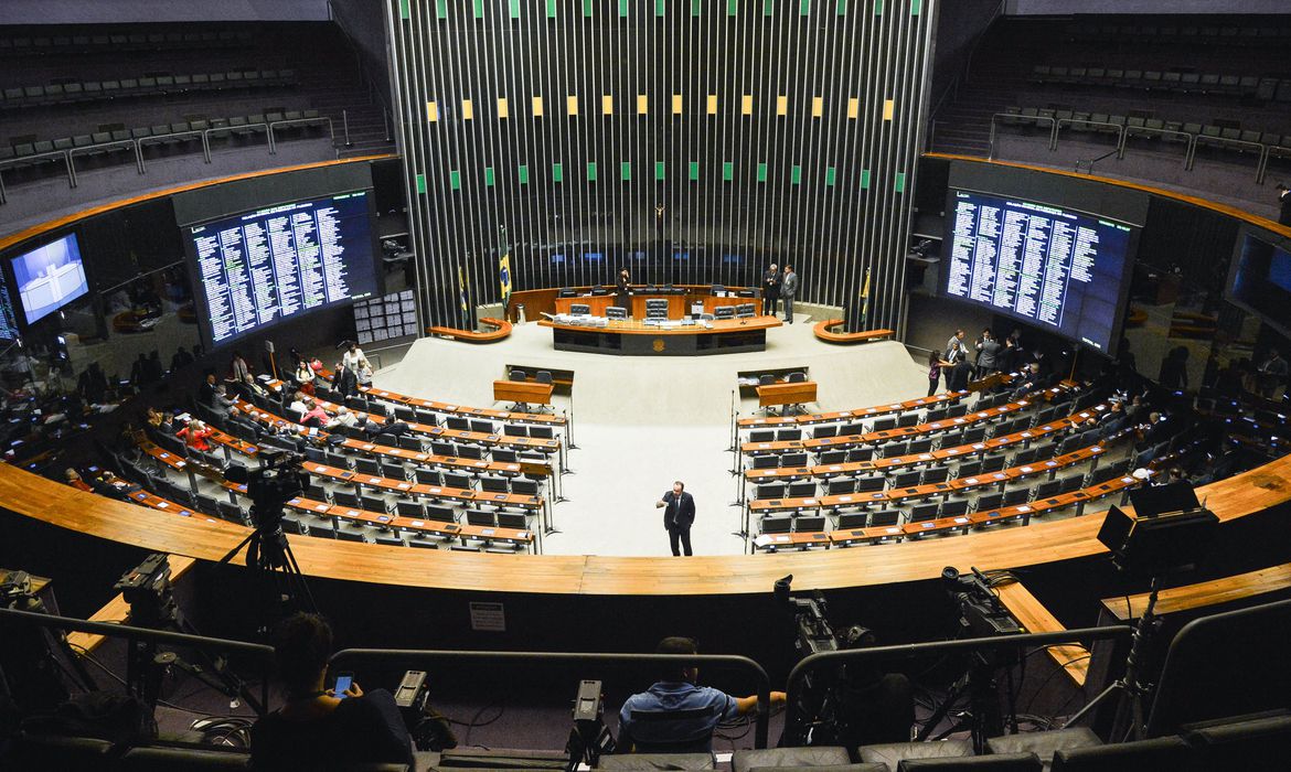 Candidatos do PR receberam R$ 5,7 mi/dia até agora