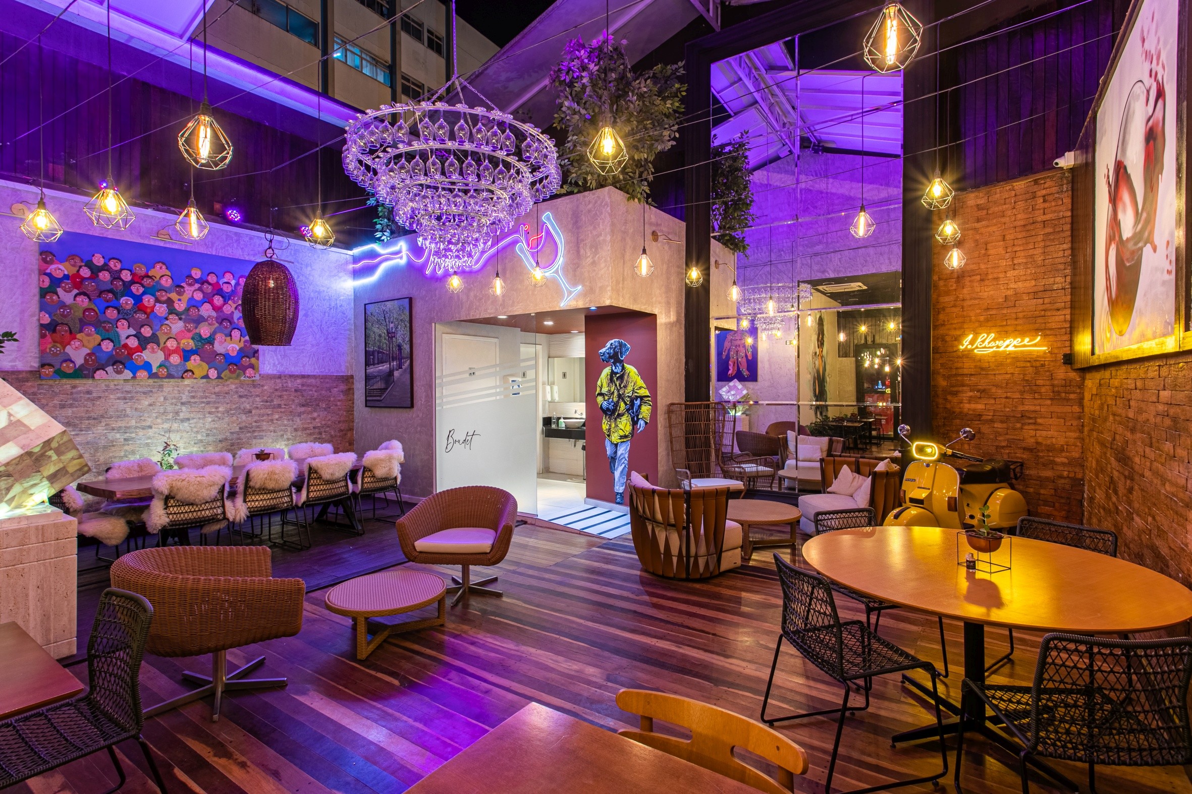 Novo bar no Batel une gastronomia, música e artes em parceria com o Solar do Rosário