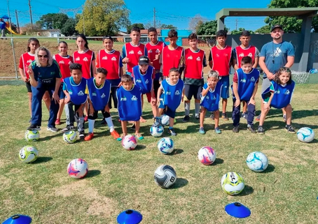 O futebol que ajuda a gurizada dos bairros