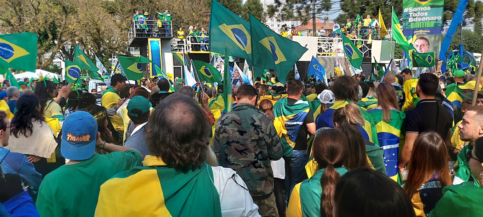 Ato pró-Bolsonaro em Curitiba vira palanque eleitoral de pautas golpistas