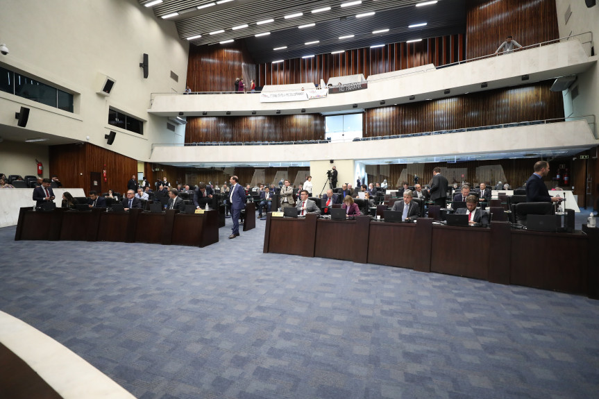Legislativo: Partidos investem em homens, brancos e candidatos a reeleição