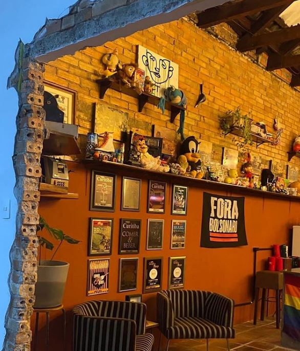 Bar de Curitiba abre reservas para clientes acompanharem apuração das eleições
