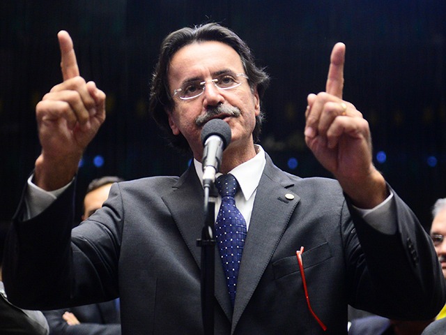 Nove candidatos à reeleição no PR têm muitas faltas não justificadas em comissões