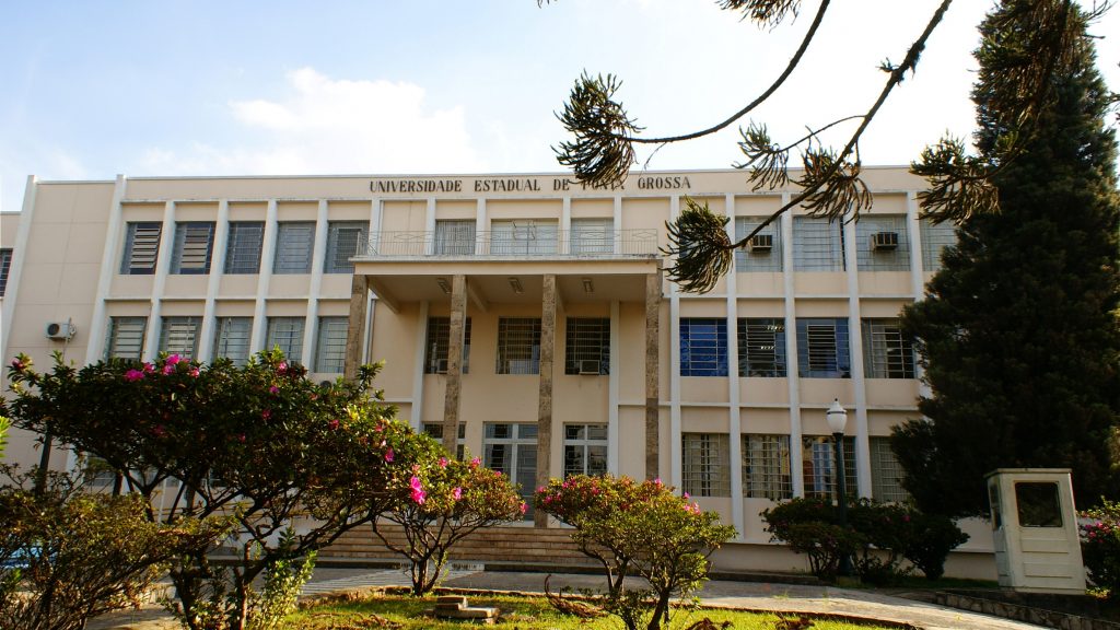 Denúncia expõe troca de mensagens racistas e nazistas entre alunos da UEPG