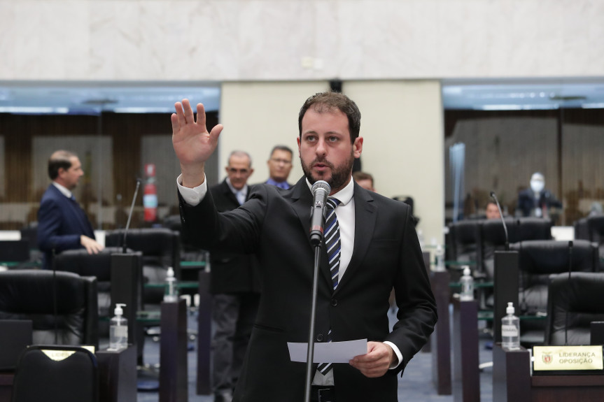 Natan Sperafico assume vaga de Maria Victoria na Assembleia Legislativa