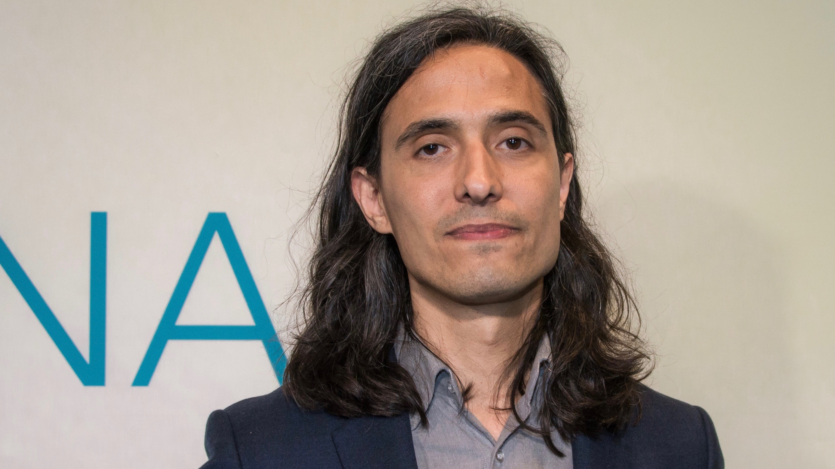 Jonas Hassen Khemiri narra uma história simples de forma brilhante