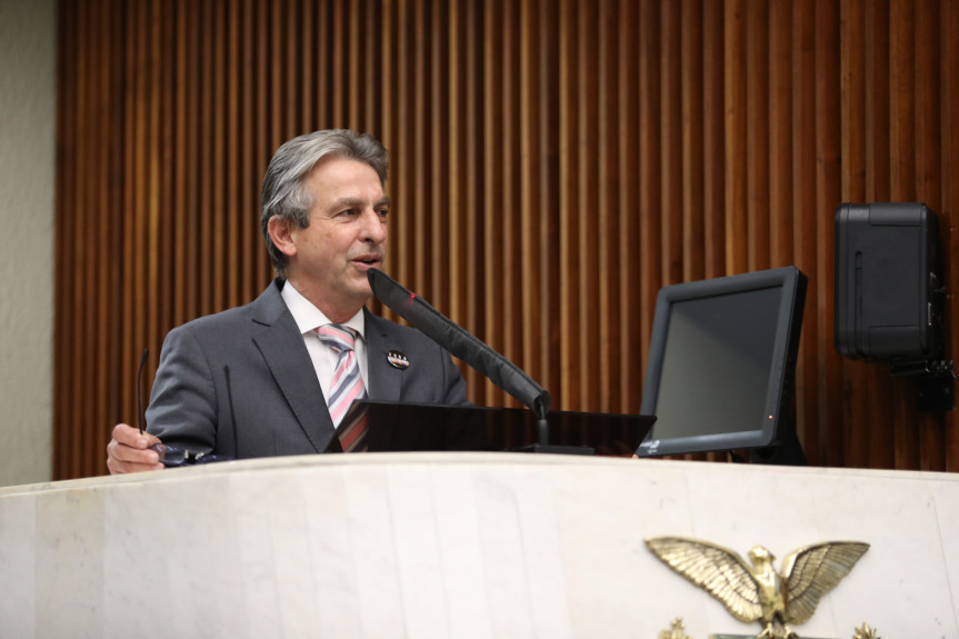Veneri critica pedido de desculpas de Bolsonaro no caso das meninas venezuelanas