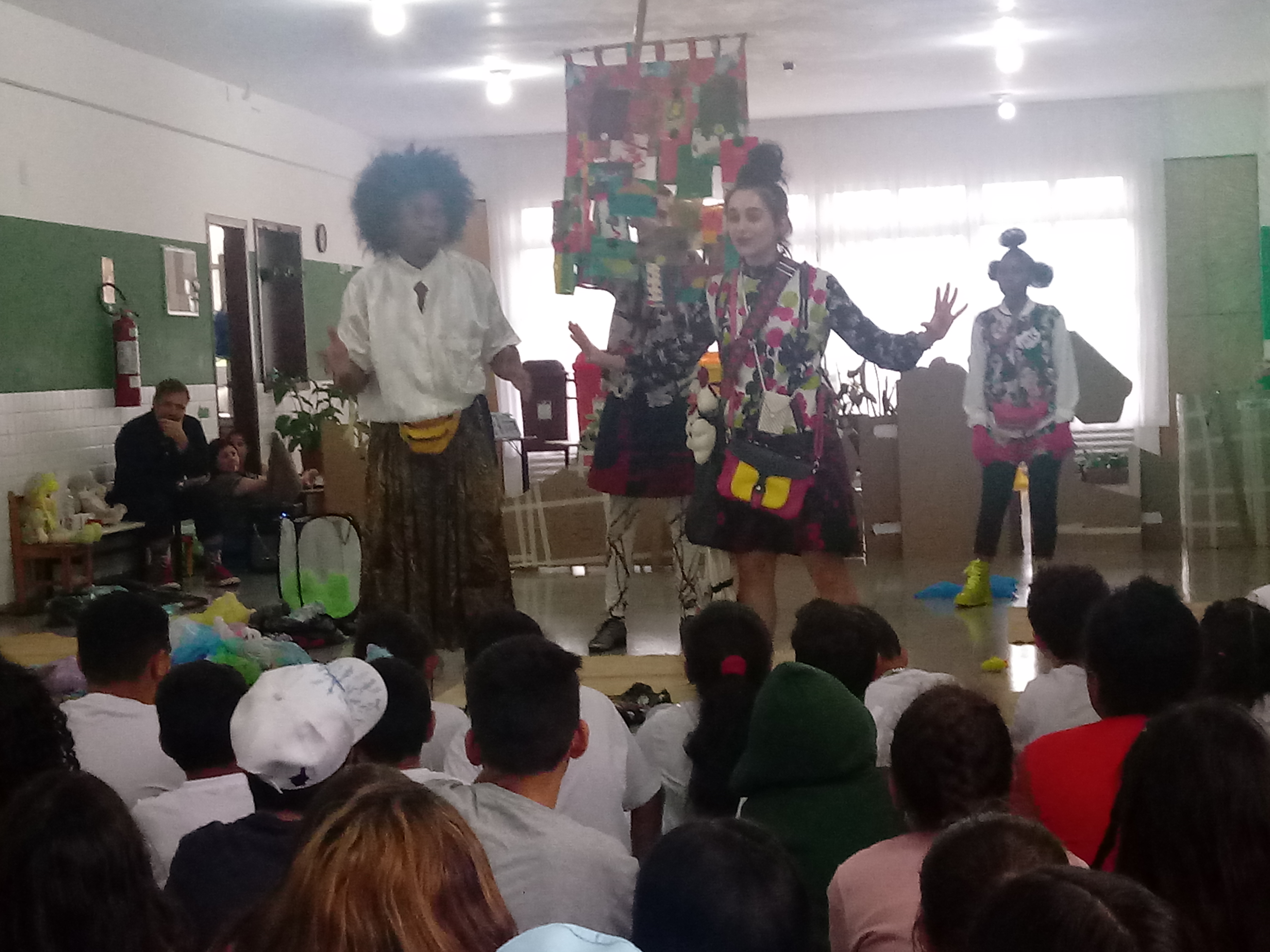 Projeto teatral reunindo Alemanha, Angola e Brasil chega à Vila Pantanal