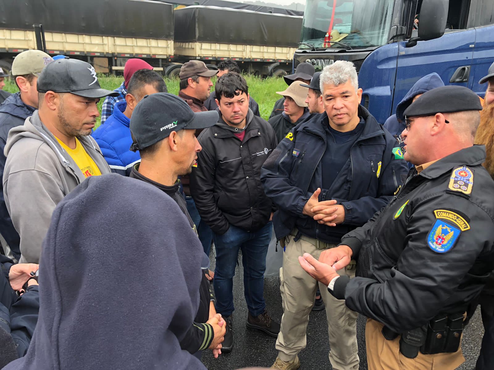 Comandante da PM admite "prevaricação" ao permitir bloqueio parcial de estrada no Paraná