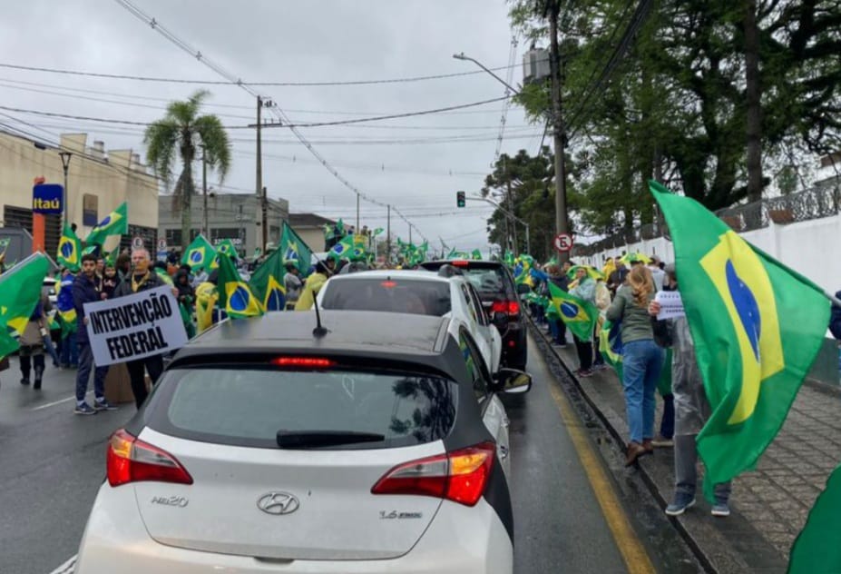 Vizinhos sofrem com protestos antidemocráticos em quartéis de Curitiba