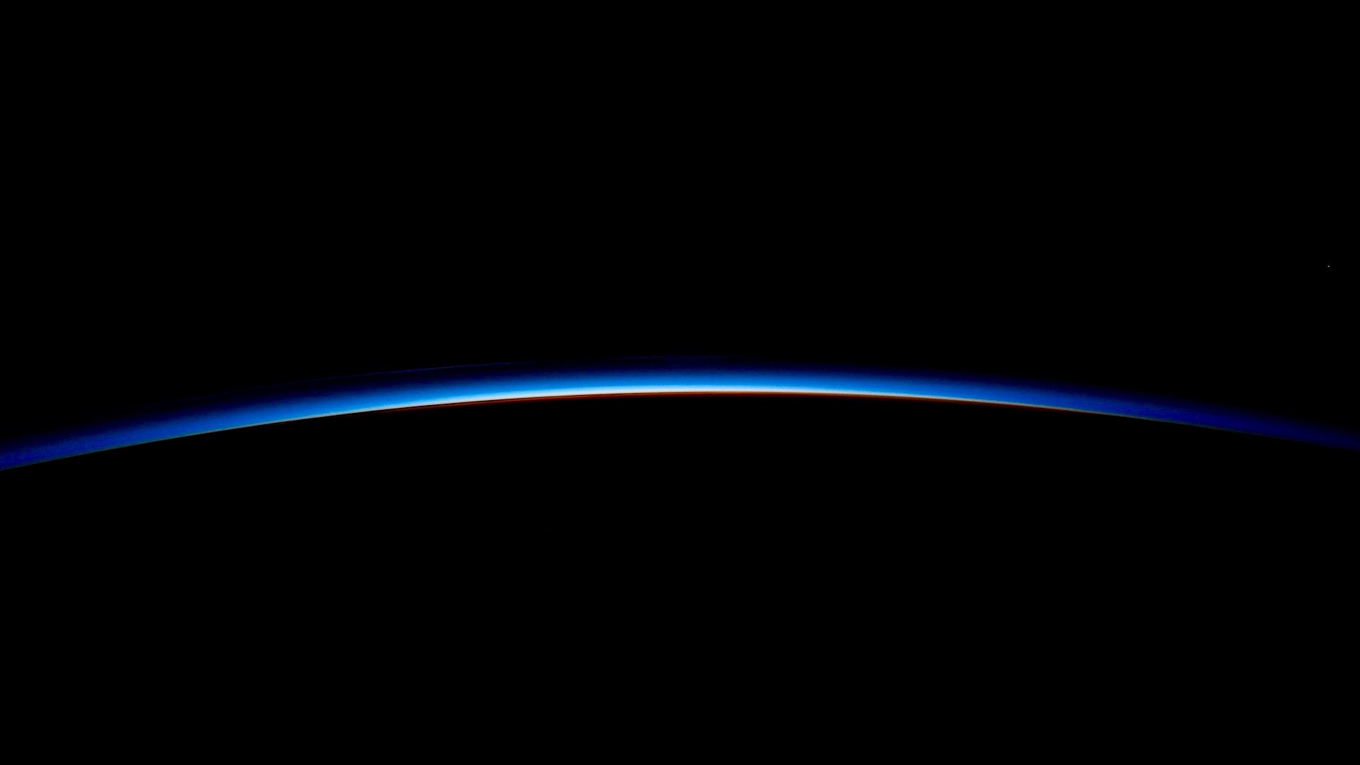 “O que ler agora?” viaja ao espaço com “O astronauta”, de Jaroslav Kalfar