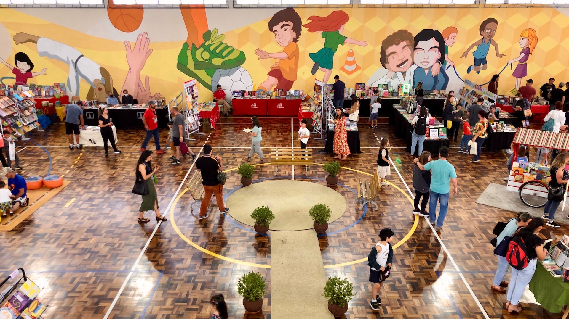 Um passeio pela Feira do Livro do Colégio Medianeira