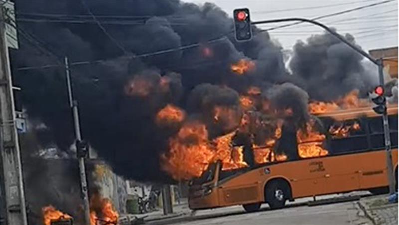 Com desvio de ônibus, Vila Torres é punida por protestar contra PM