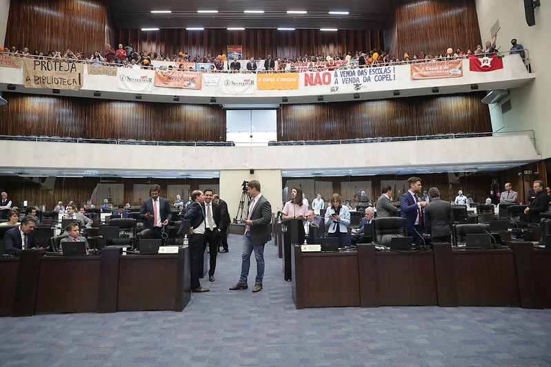 Às pressas, Assembleia autoriza privatização da Copel