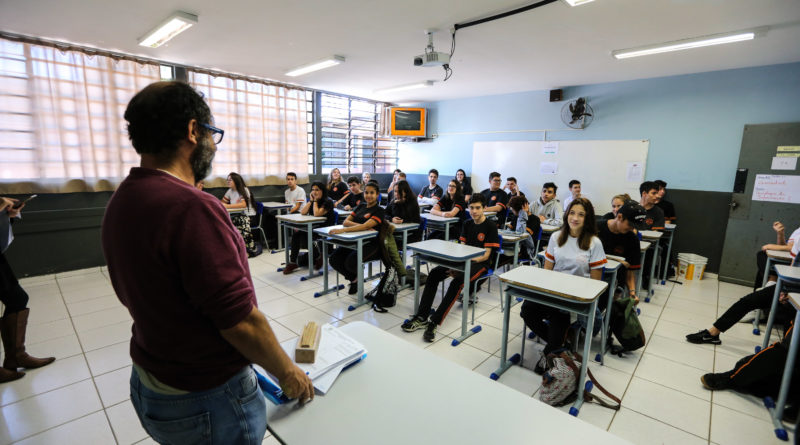 Centenas de professores PSS reclamam de lista provisória e se dizem prejudicados
