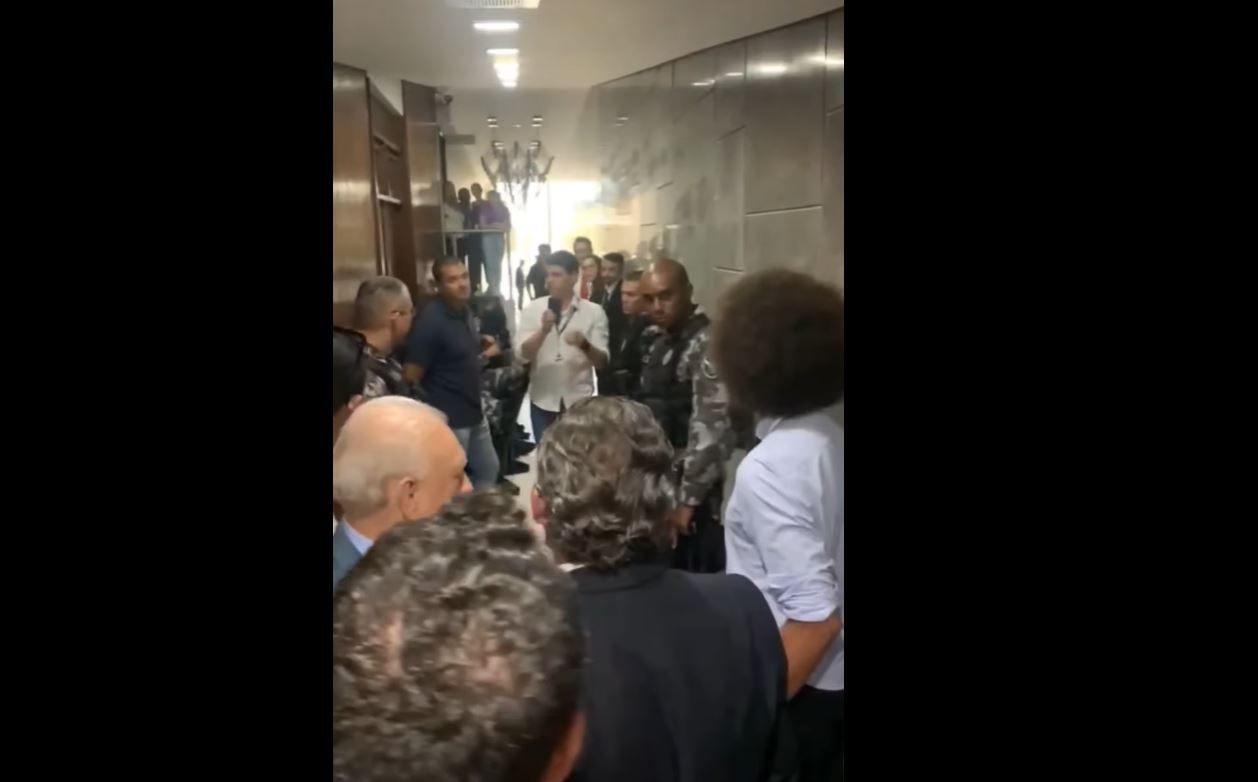 Renato Freitas, deputado eleito, diz que foi tratado como 'suspeito' pela PM dentro da Alep