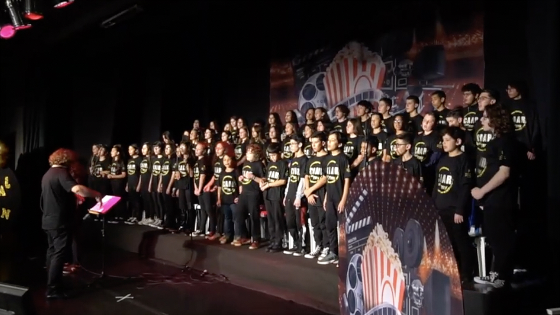 Coral Teen do CAAR estreia espetáculo "Uma Noite em Hollywood" no YouTube
