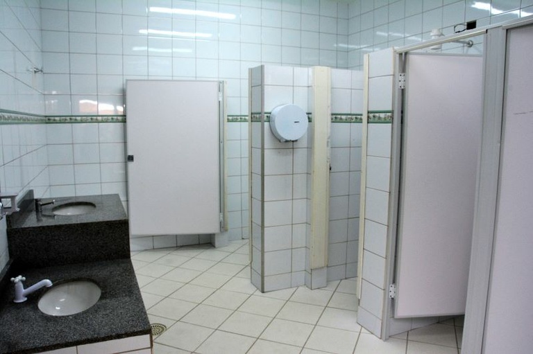 Câmara deve votar veto transfóbico a banheiros unissex em Curitiba