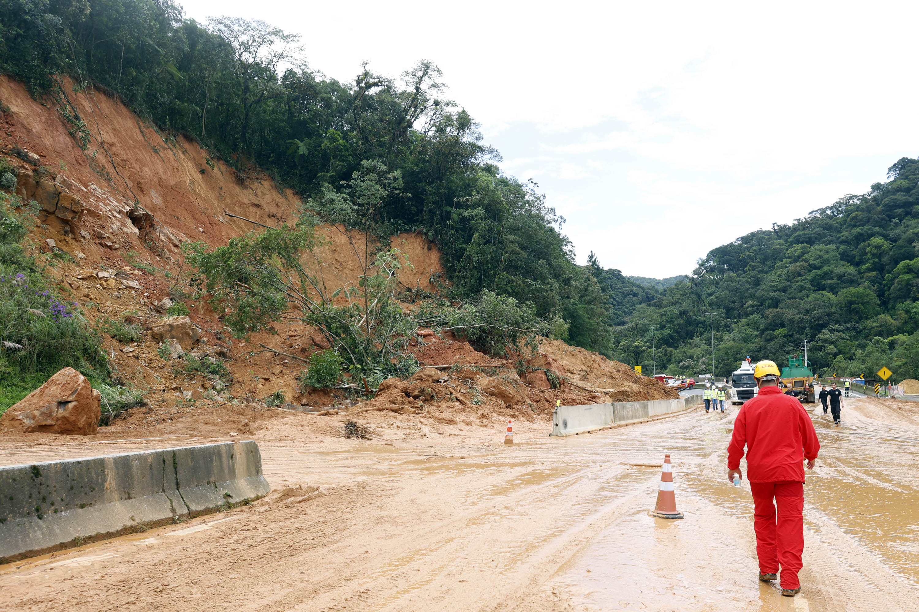 BR-376 registra 33 km de veículos parados no sentido que leva ao Litoral