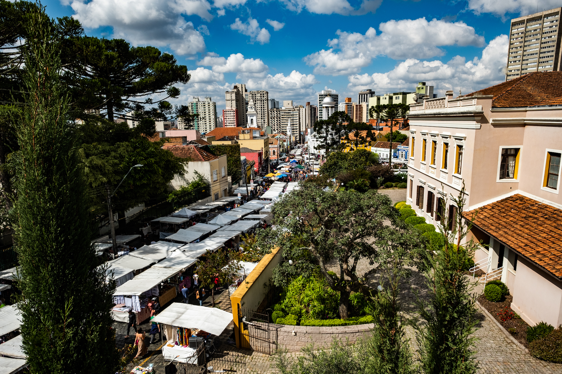 Livro gratuito faz bela homenagem à Feira do Largo da Ordem