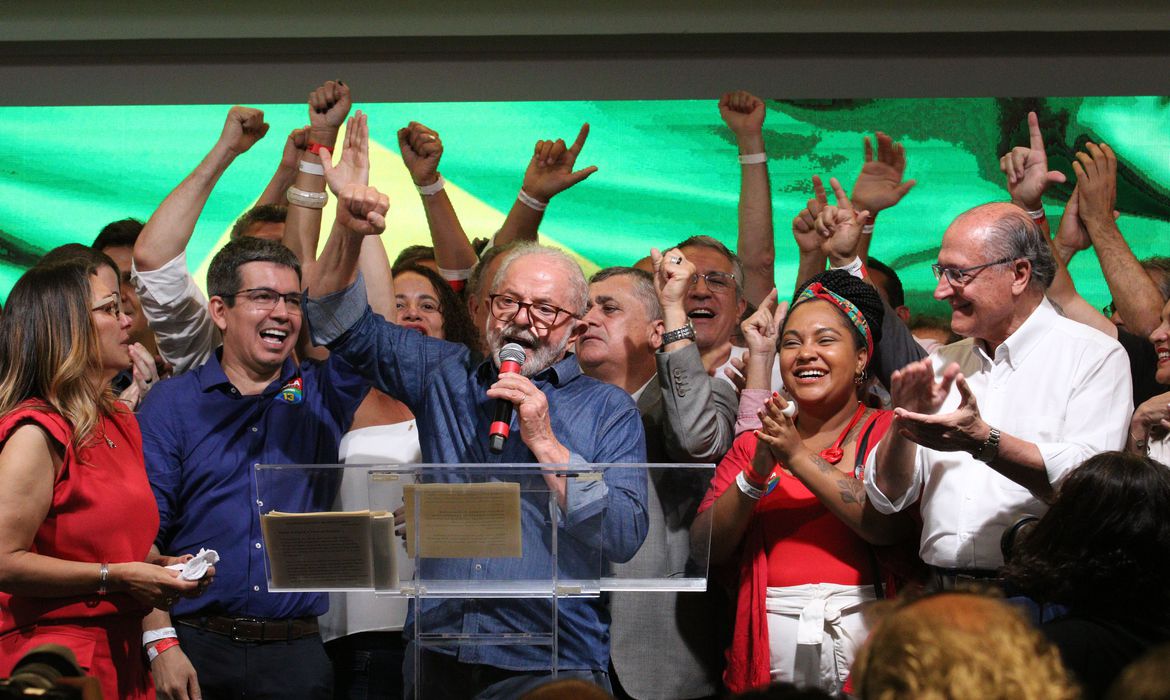 Curitibanos organizam caravana para assistir posse do presidente Lula em Brasília