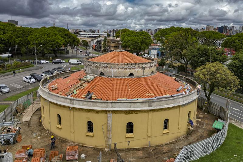Reforma desastrosa do Paiol revolta arquiteto e vira meme na Internet
