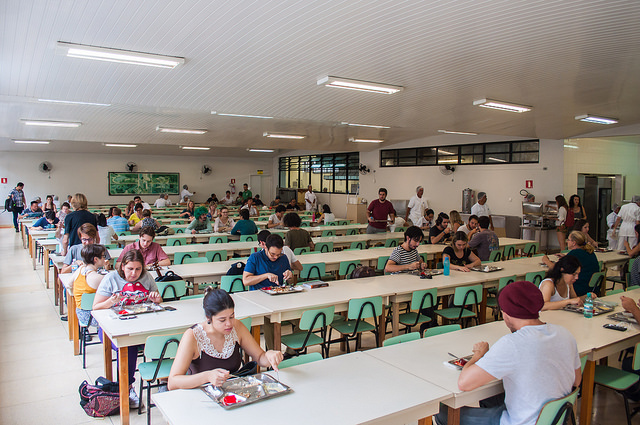 Restaurantes universitários da UFPR reabrem com redução de preços