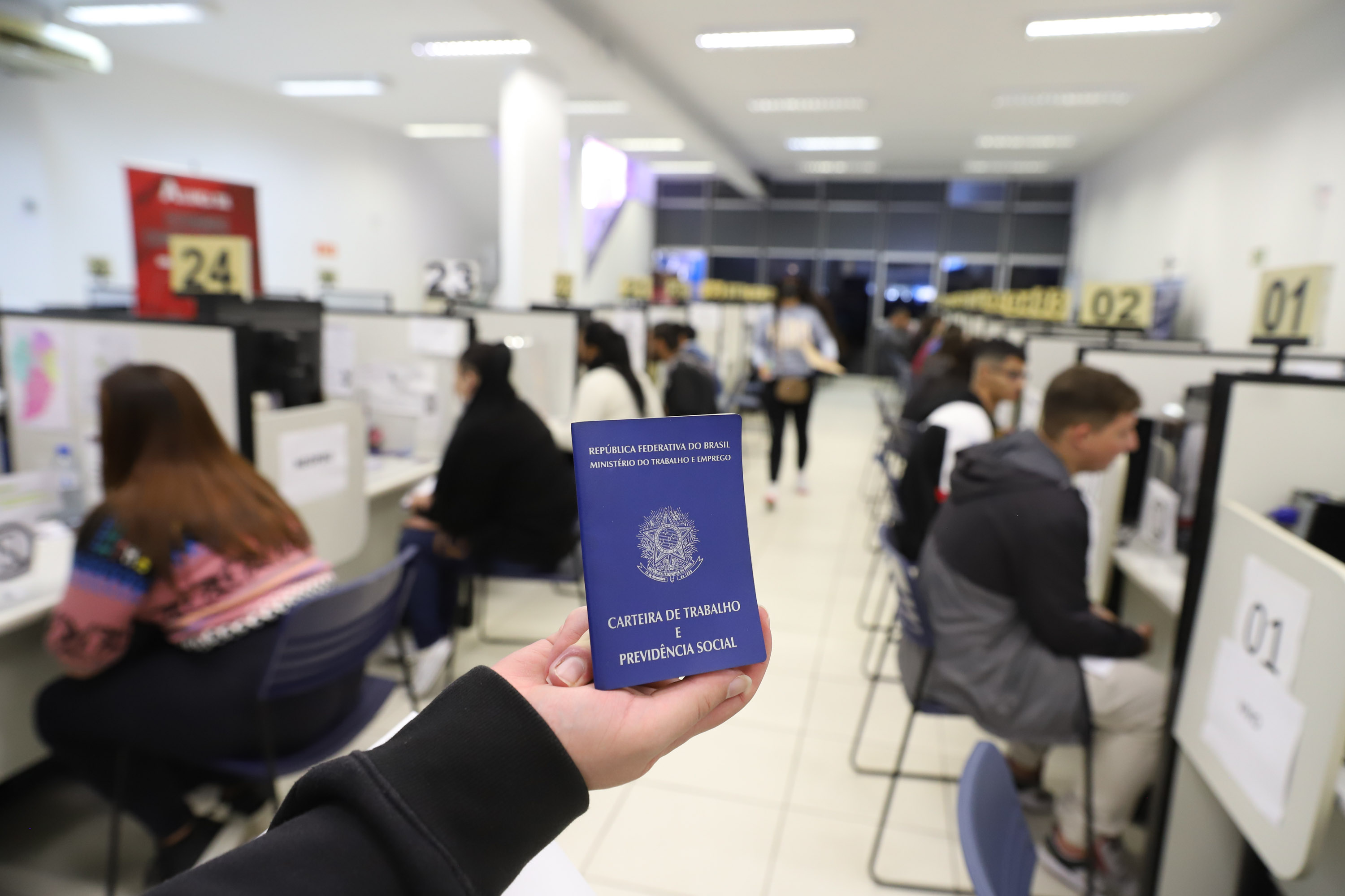 Mutirão tem 500 vagas de emprego para migrantes no Paraná