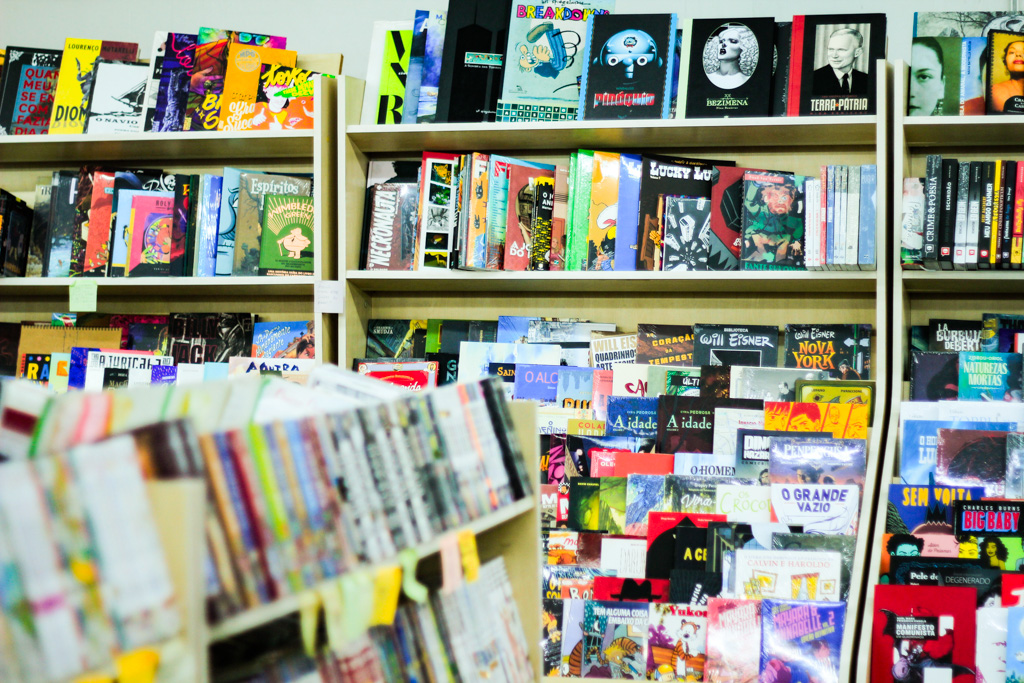 Artistas sorteiam livros para quem doar alimentos na Bienal de Quadrinhos