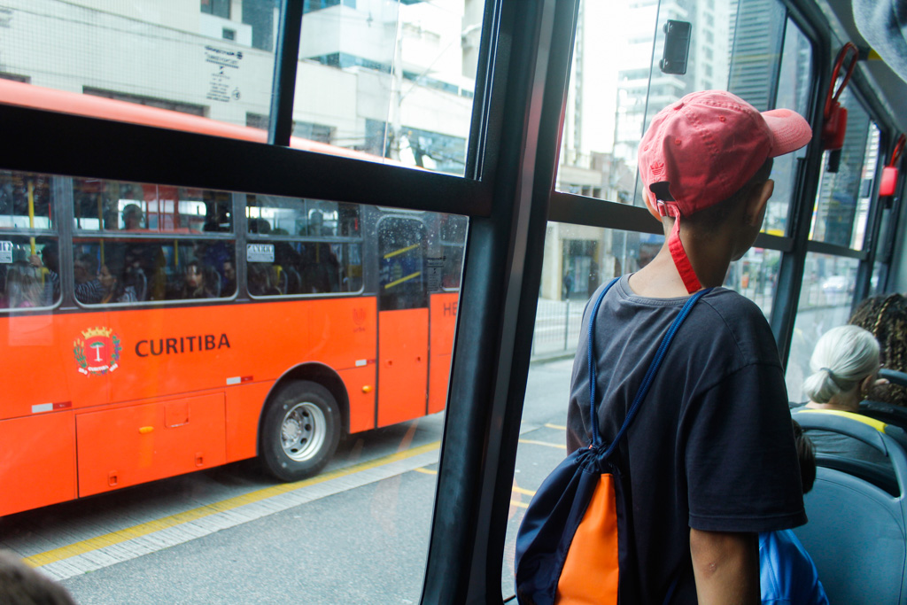 Pessoas com HIV/AIDS enfrentam dificuldades para conseguir isenção no transporte