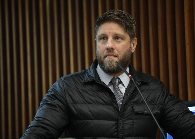 Requião Filho propõe regulação do uso de inteligência artificial pelo Governo do Paraná