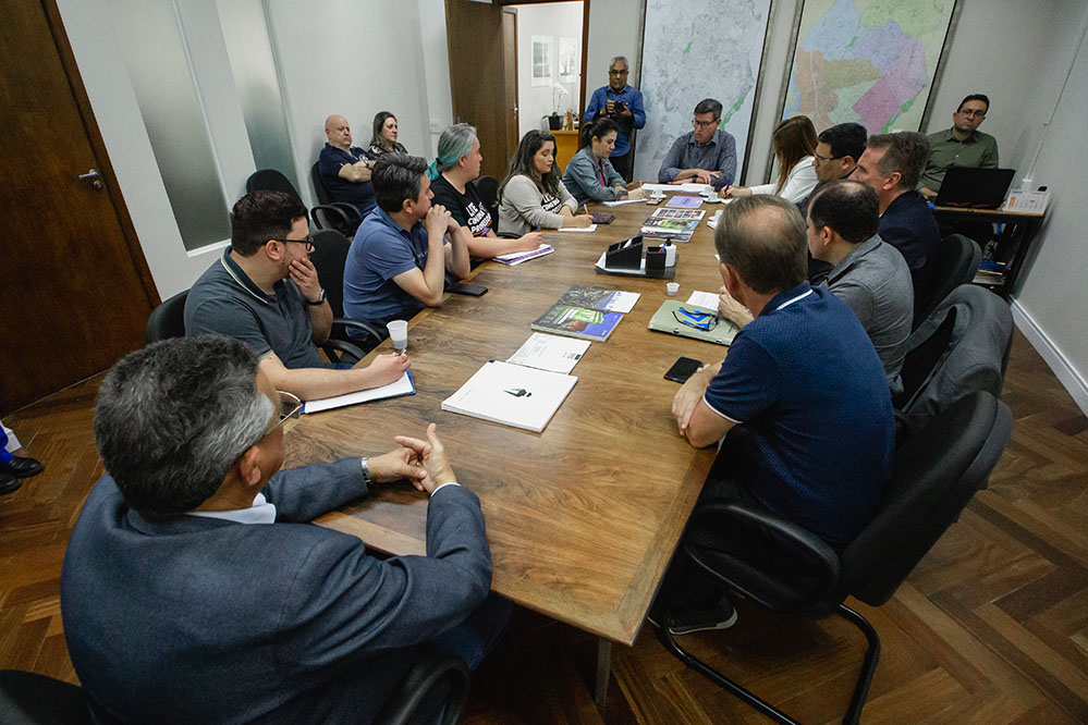 Greve das professoras continua na segunda; planos de carreiras serão votados na Câmara