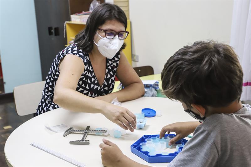 Greca tirou fonos e psicólogas de Centros Especializados