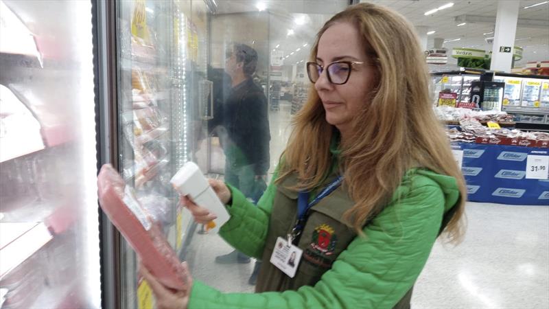 Vigilância Sanitária notifica açougues na Regional Bairro Novo