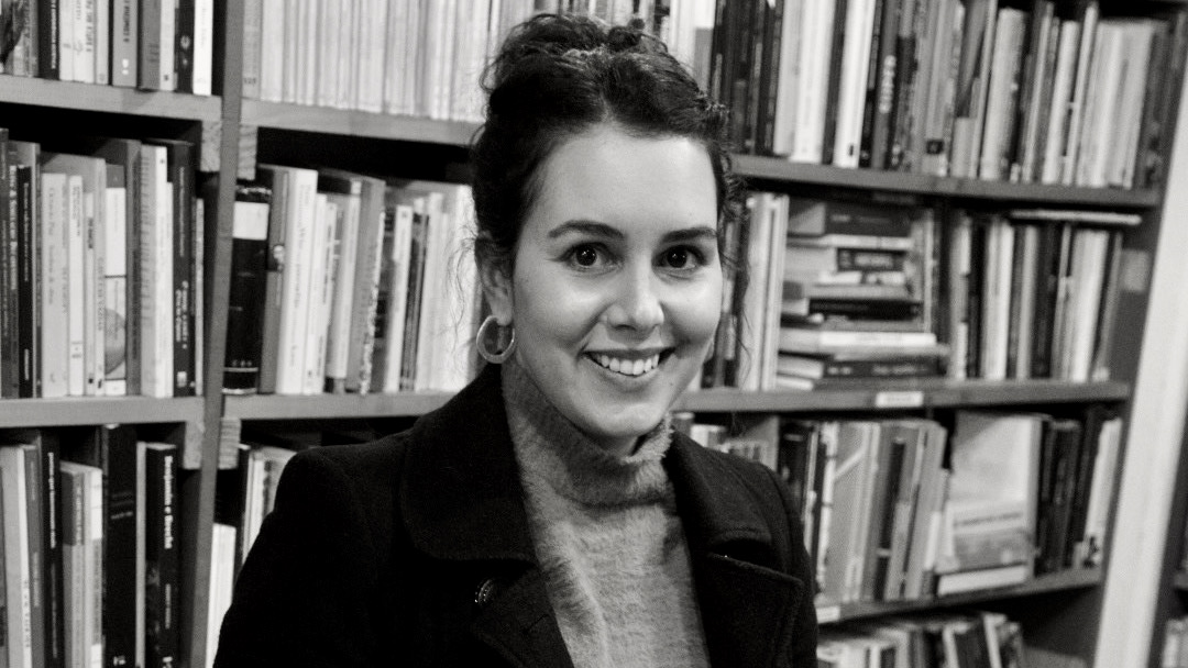 Mariana Marino escreve poemas de uma "melancolia cortante"