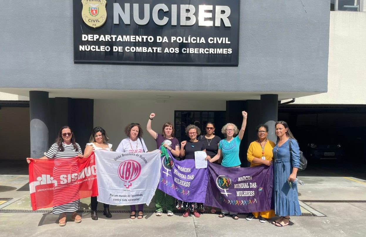 Reunião virtual da Frente Feminista de Curitiba é invadida e mulheres são ofendidas