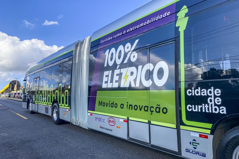 Marcopolo cobra explicações da Urbs por compra de ônibus sem licitação