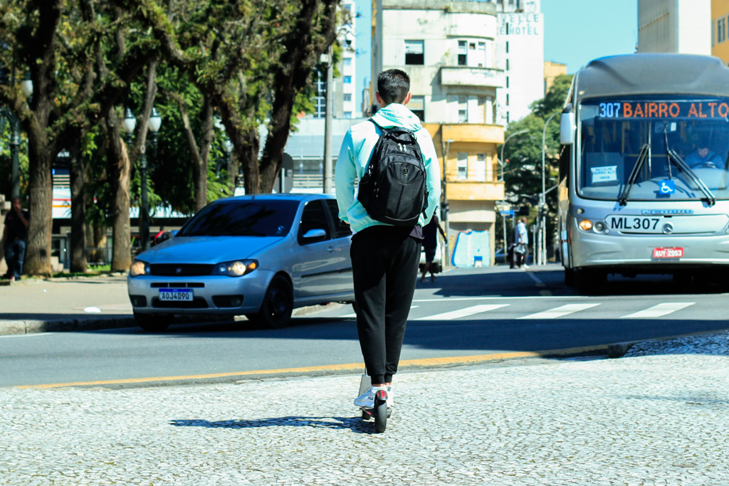 Carro, moto, bicicleta e até skate. Desafio vai mostrar qual é o mais eficiente em Curitiba