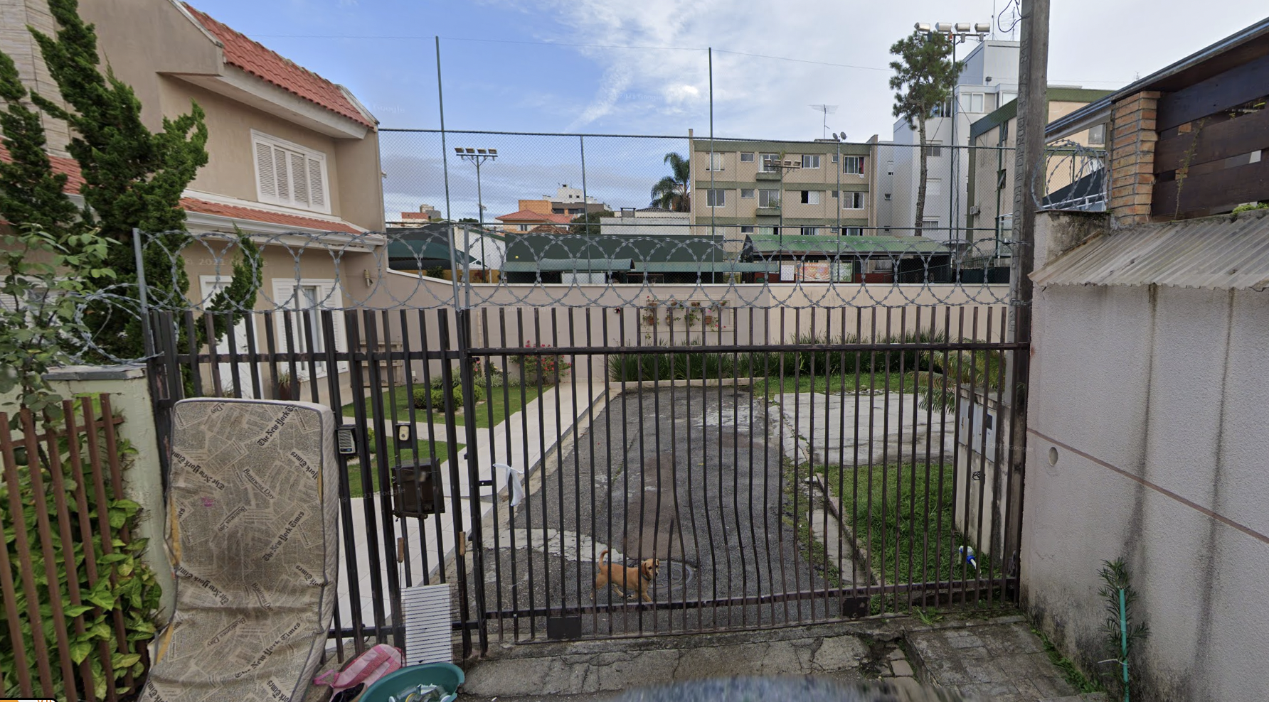 Prefeitura multa morador que usou portão para fechar rua