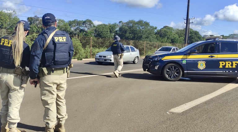 No feriado, polícias aumentam fiscalização nas rodovias do Paraná