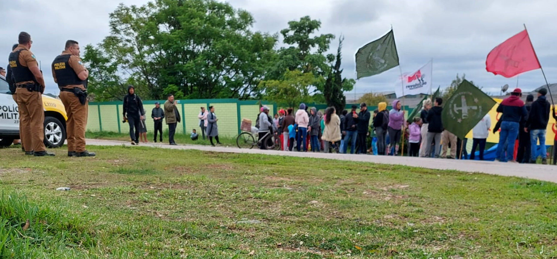Justiça autoriza reintegração de posse e moradores da Tiradentes II protestam