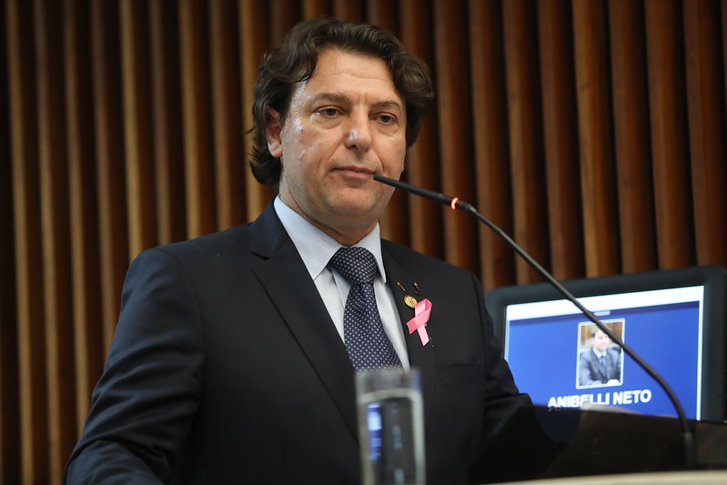 Assessor é preso por homofobia dentro da Assembleia Legislativa