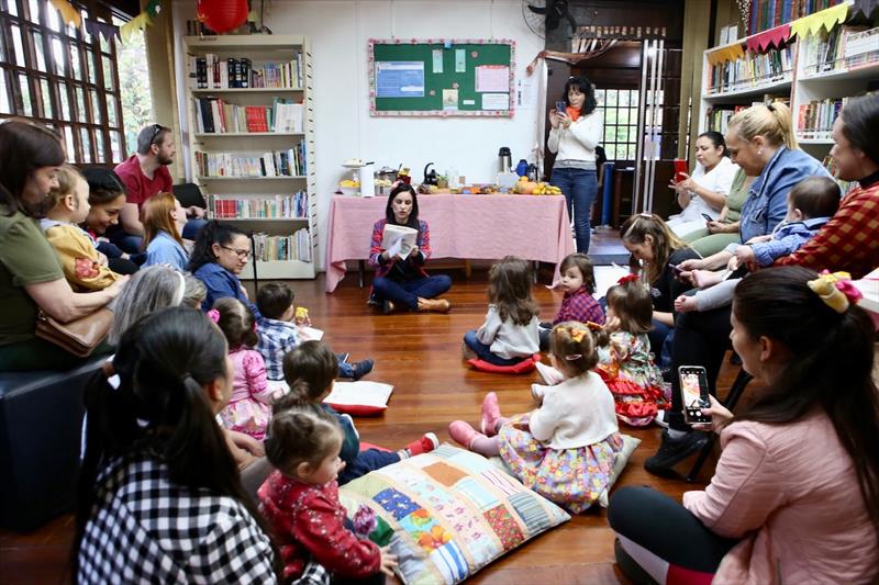 Curitiba nomeia comissão que irá escolher livros para bibliotecas e escolas