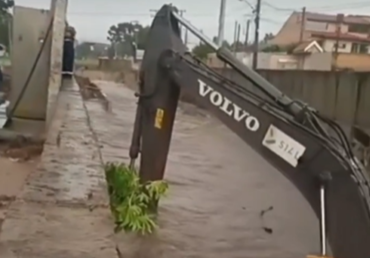 Chuva deixa desalojados e desabrigados em Curitiba