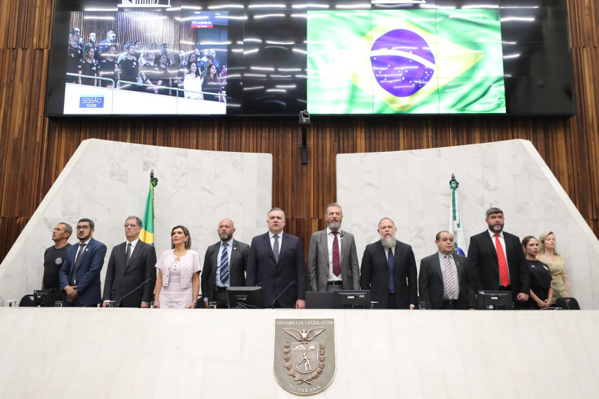 Associação dos investigadores do Paraná critica homenagens da Alep a policiais