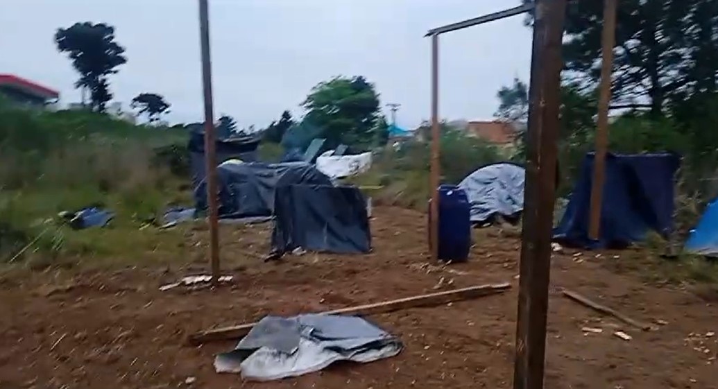 Famílias do Movimento Popular por Moradia ocupam área em São José dos Pinhais