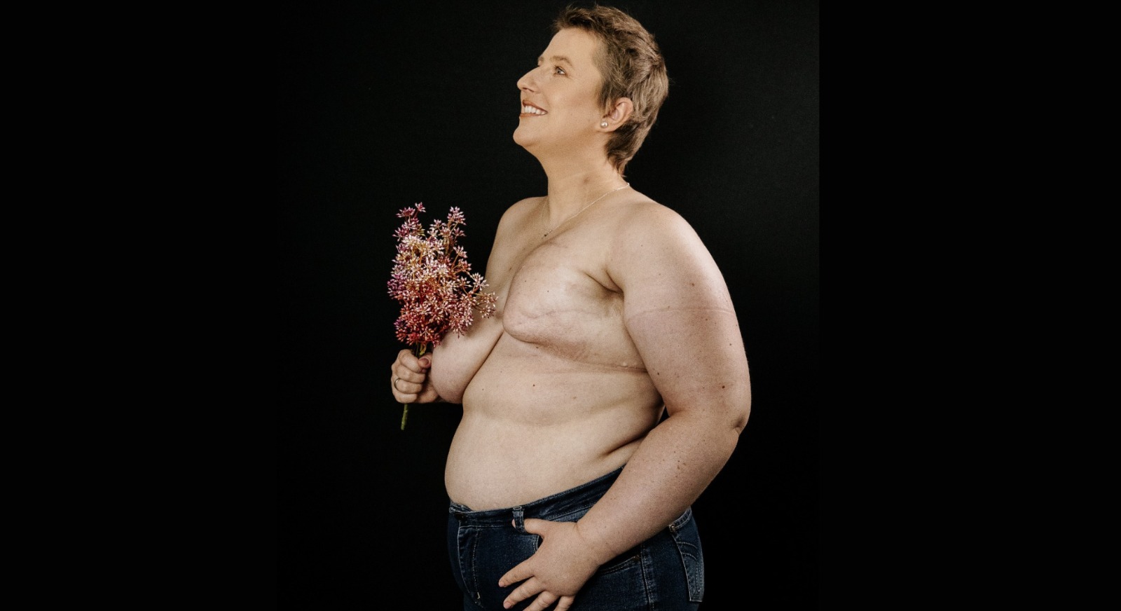 Exposição "Rosa pela Vida" conscientiza sobre o câncer de mama