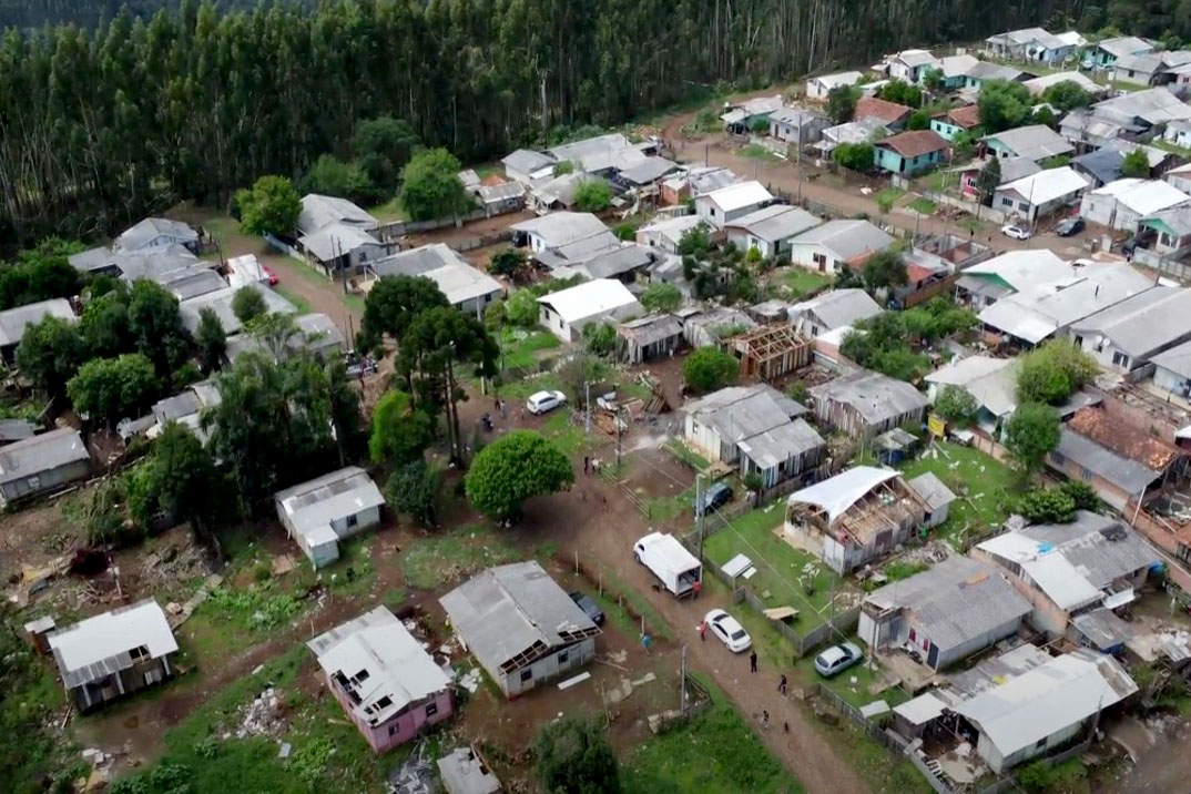 Em meio a catástrofes climáticas, Ratinho corta verba para alerta de desastres no Paraná