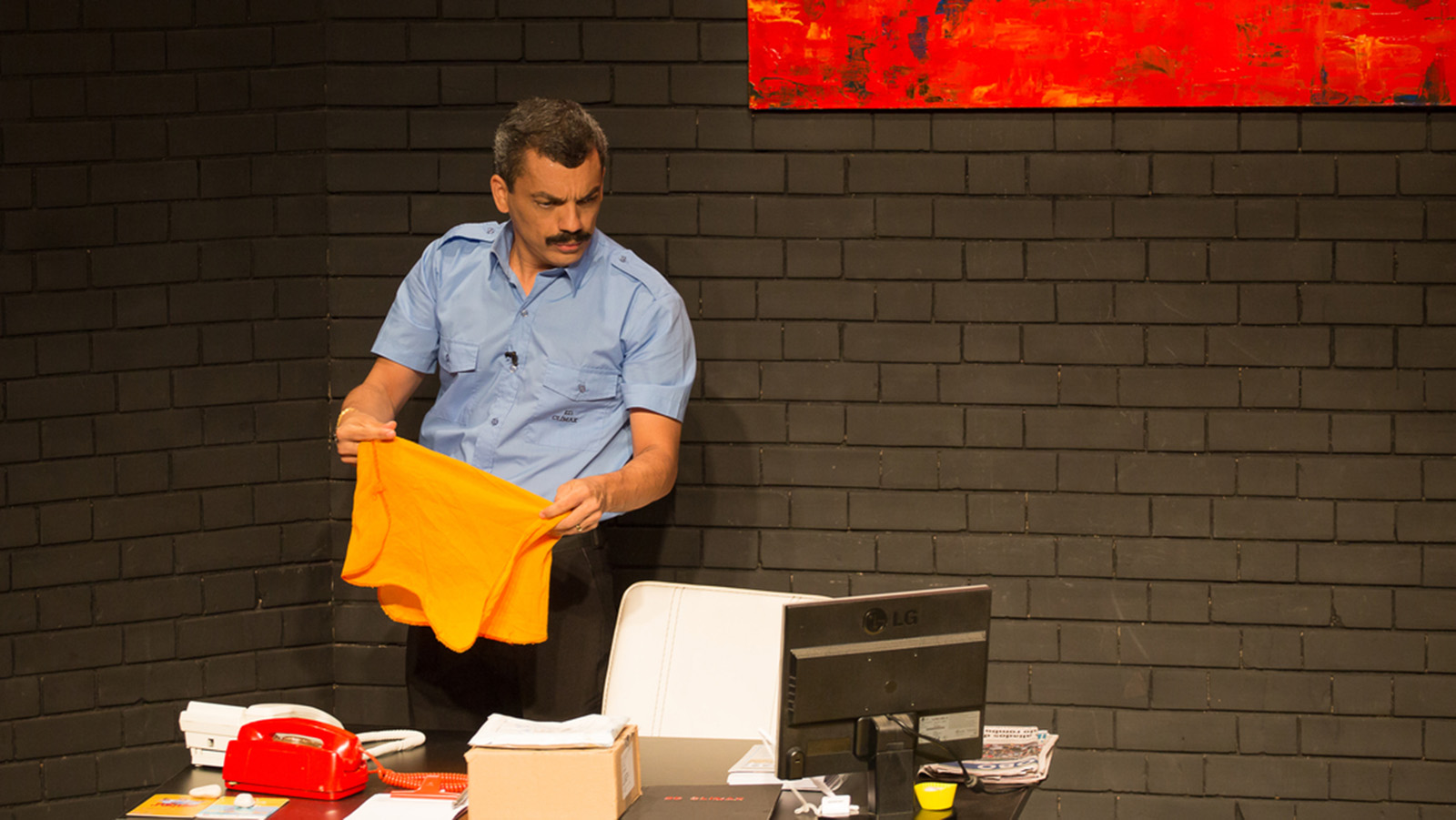 Espetáculo "O Porteiro" faz sessão única no Teatro Regina Vogue