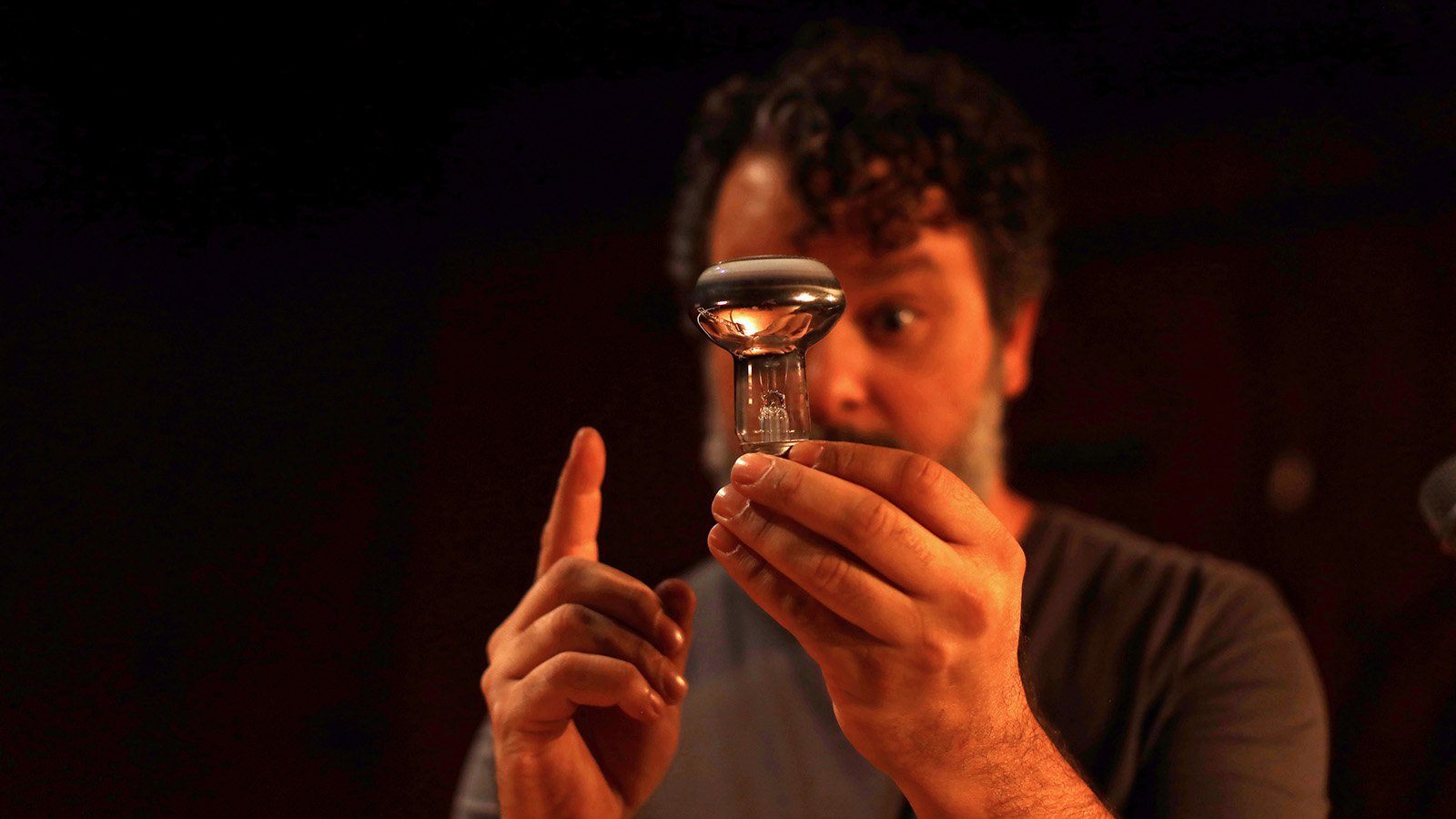 Espetáculo “Lusco-fusco” faz nova temporada em Curitiba